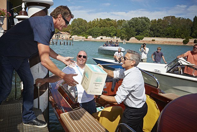 O Tζορτ Κλούνεϊ κάνει special delivery τη νέα του τεκίλα στο Ηotel Cipriani [εικόνες] | iefimerida.gr 0