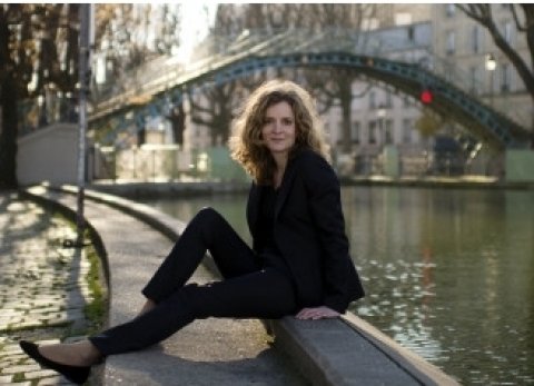 Πρώην υπουργός καπνίζει με αστέγους στο πεζοδρόμιο και προκαλεί σάλο στη Γαλλία [εικόνες] | iefimerida.gr 10