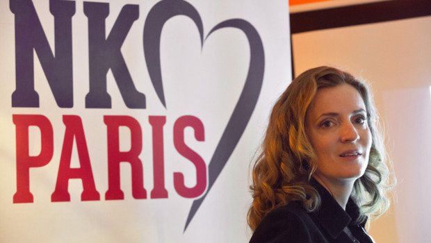 Πρώην υπουργός καπνίζει με αστέγους στο πεζοδρόμιο και προκαλεί σάλο στη Γαλλία [εικόνες] | iefimerida.gr 1