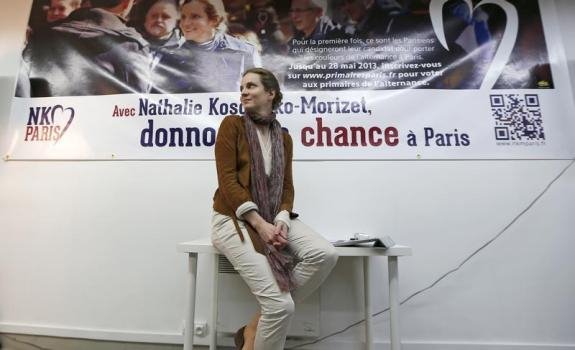 Πρώην υπουργός καπνίζει με αστέγους στο πεζοδρόμιο και προκαλεί σάλο στη Γαλλία [εικόνες] | iefimerida.gr 5