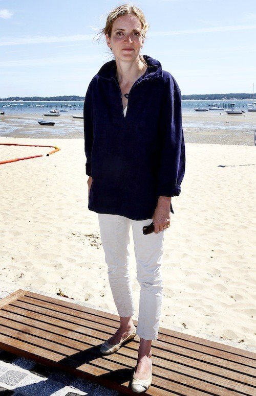 Πρώην υπουργός καπνίζει με αστέγους στο πεζοδρόμιο και προκαλεί σάλο στη Γαλλία [εικόνες] | iefimerida.gr 8