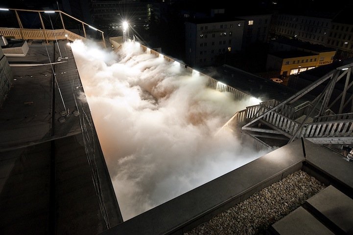 Περπατώντας στα σύννεφα: Μία εντυπωσιακή εγκατάσταση σε πάρκινγκ της Αυστρίας [εικόνες] | iefimerida.gr 1