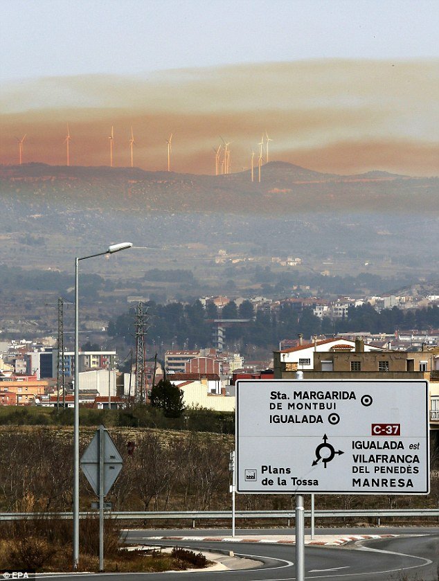 Τοξικός εφιάλτης στη Βαρκελώνη! -Πορτοκαλί σύννεφο νιτρικού οξέος πάνω από 6 πόλεις [εικόνες & βίντεο] | iefimerida.gr 1