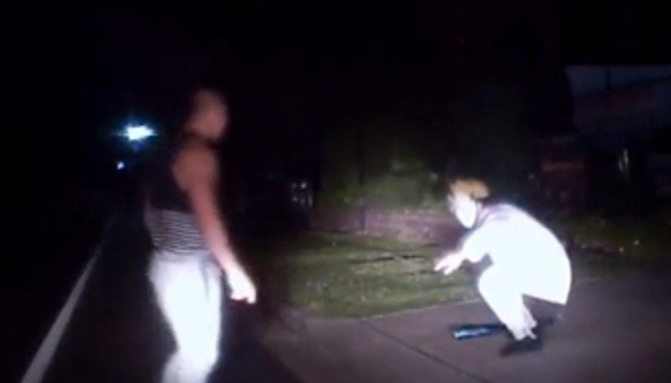 Του κόπηκε το γέλιο -Νεαρός ξυλοφορτώνει κλόουν που κρατούσε μπαστούνι του μπέιζμπολ [βίντεο] | iefimerida.gr 1