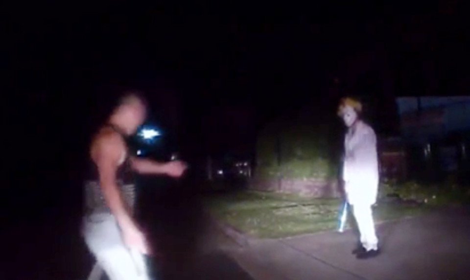 Του κόπηκε το γέλιο -Νεαρός ξυλοφορτώνει κλόουν που κρατούσε μπαστούνι του μπέιζμπολ [βίντεο] | iefimerida.gr 0