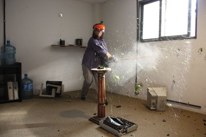 Το κλαμπ που τα σπάει, κυριολεκτικά -Αντί για ποτό κρατάτε βαριοπούλα και διαλύετε τα πάντα για εκτόνωση [βίντεο + εικόνες] | iefimerida.gr 0