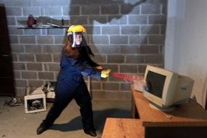 Το κλαμπ που τα σπάει, κυριολεκτικά -Αντί για ποτό κρατάτε βαριοπούλα και διαλύετε τα πάντα για εκτόνωση [βίντεο + εικόνες] | iefimerida.gr 2