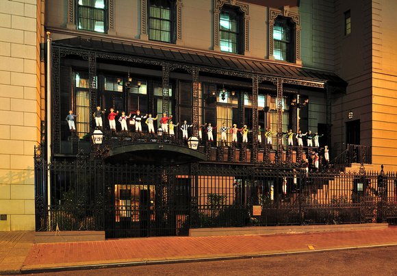 Ο Τραμπ σε πολυτελές δείπνο με την οικογένειά του χωρίς να ενημερώσει κανέναν [εικόνες & βίντεο] | iefimerida.gr 9