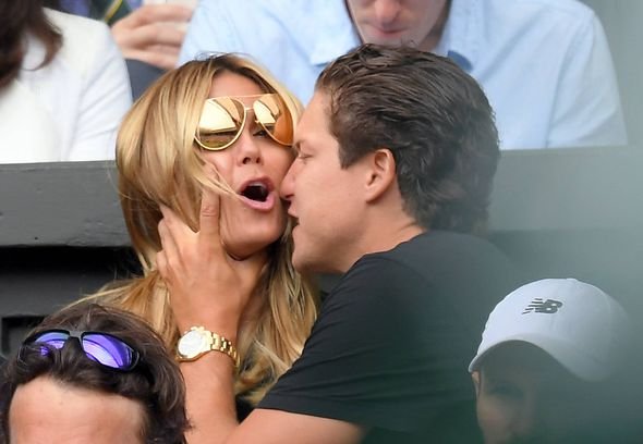 Αρπάζει τη Χάιντι Κλουμ και τη ρουφάει στα φιλιά -Σόου στο Wimbledon [εικόνες] | iefimerida.gr 2