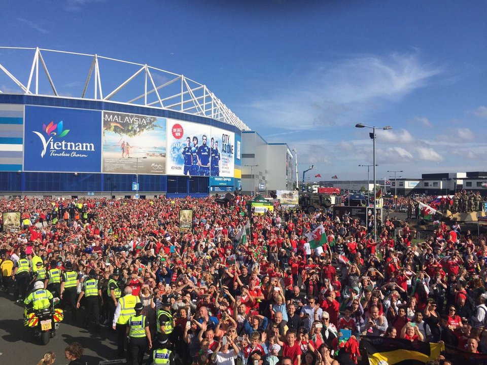 Ουαλία: 200.000 φίλαθλοι στην υποδοχή της Εθνικής [εικόνες] | iefimerida.gr 3