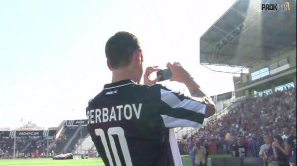 Αποθέωση για Μπερμπάτοφ – 10.000 φίλοι του ΠΑΟΚ έβαλαν... φωτιά στην Τούμπα [εικόνες & βίντεο] | iefimerida.gr 8