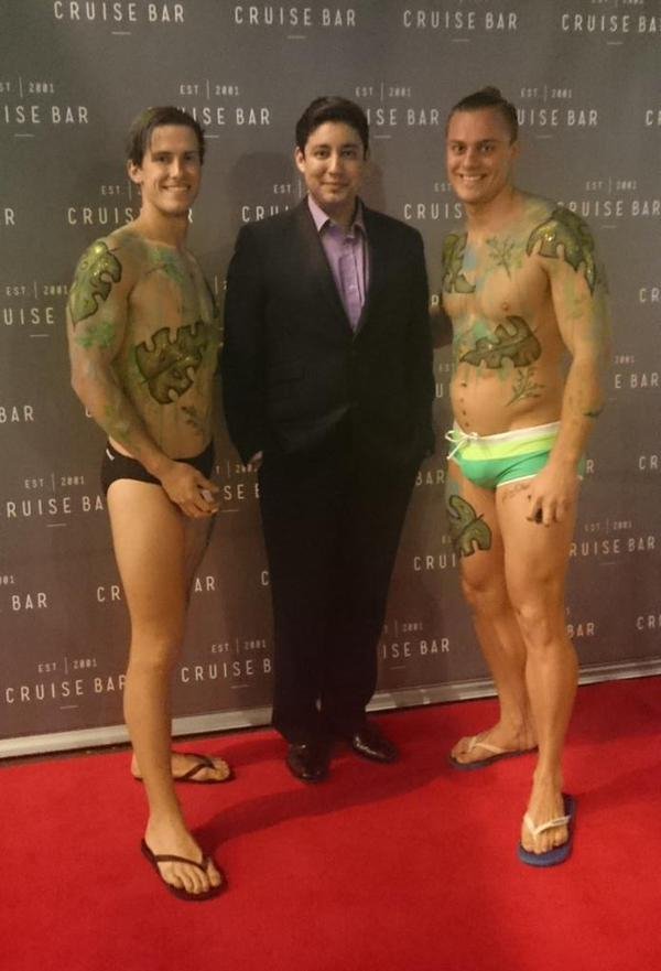 Γυμνές γυναίκες αντί για πιατέλες - Εστιατόριο προκάλεσε σάλο με την ιδέα του [εικόνες & βίντεο] | iefimerida.gr 2