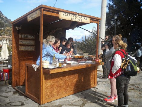 Ριάλιτι στο γεφύρι της Αρτας -Βρετανοί έκαναν δοκιμασίες με τσίπουρο, κάστανα και τηγανίτες [εικόνες] | iefimerida.gr 6
