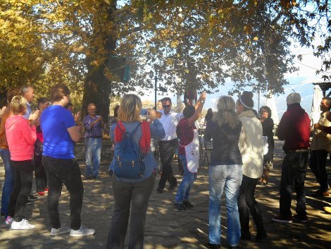 Ριάλιτι στο γεφύρι της Αρτας -Βρετανοί έκαναν δοκιμασίες με τσίπουρο, κάστανα και τηγανίτες [εικόνες] | iefimerida.gr 4