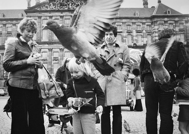 Vintage φωτογραφίες του Λέοναρντ Κοέν: Με το γαϊδουράκι στην Υδρα [εικόνες] | iefimerida.gr 4