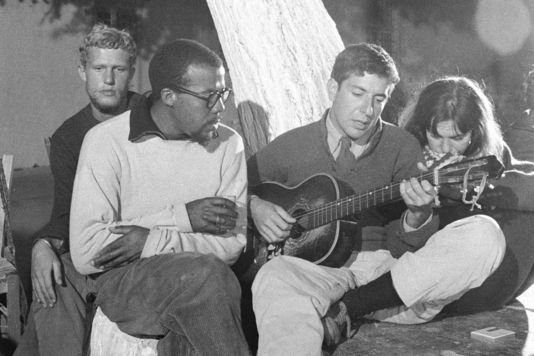 Η Υδρα τιμά τη μνήμη Λέοναρντ Κοέν -Με γλυπτό και δρόμο στο όνομά του [εικόνες & βίντεο] | iefimerida.gr 1