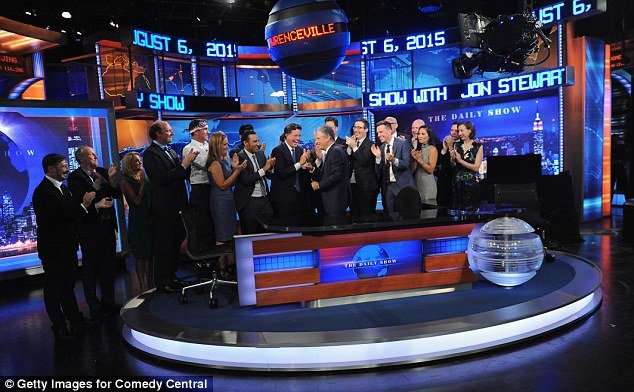 Ο Τζον Στιούαρτ αποχαιρέτισε το κοινό του Daily Show [εικόνες] | iefimerida.gr 1