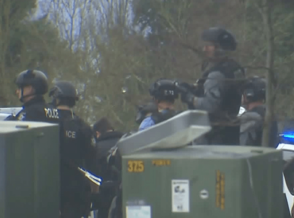 Λήξη συναγερμού στις ΗΠΑ: Μετά από φόβους για πυροβολισμούς σε κολέγιο στο Σιάτλ [εικόνες & βίντεο] | iefimerida.gr 3