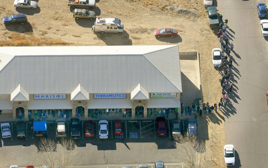 Σοκ: Βούλιαξε το κατάστημα μαριχουάνας στο Κολοράντο από την πρώτη κιόλας μέρα –Ουρές και παροξυσμός για λίγα γραμμάρια [εικόνες]  | iefimerida.gr 2