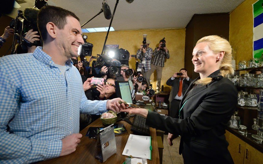 Σοκ: Βούλιαξε το κατάστημα μαριχουάνας στο Κολοράντο από την πρώτη κιόλας μέρα –Ουρές και παροξυσμός για λίγα γραμμάρια [εικόνες]  | iefimerida.gr 3