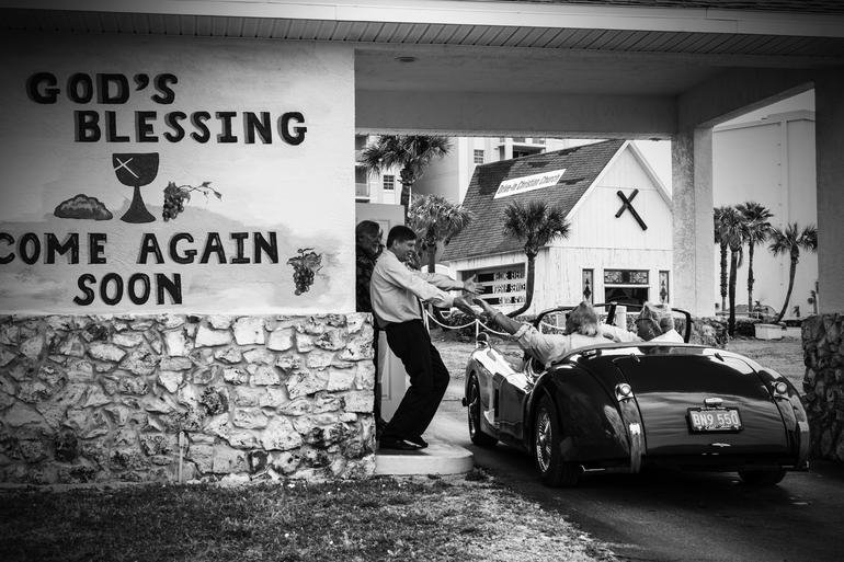 Νέα τρέλα στις ΗΠΑ η θρησκεία -Μπίζνες εκατομμυρίων, θεματικά πάρκα, drive in [εικόνες] | iefimerida.gr 10