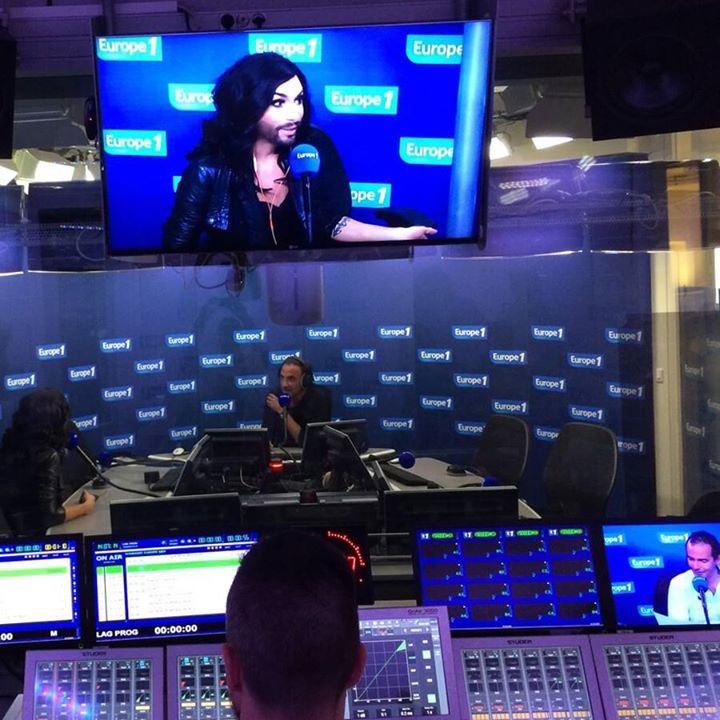 Οταν ο Νίκος Αλιάγας συνάντησε την Κοντσίτα: Το τετ α τετ τους στο στούντιο [εικόνες] | iefimerida.gr 0