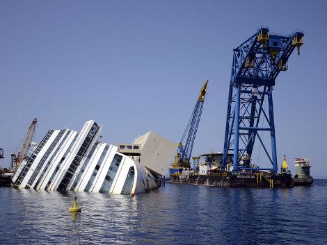 Οι πρώτες εικόνες από την ανέλκυση του 290 μέτρων και 10 ορόφων Costa Concordia  [εικόνες] | iefimerida.gr 9