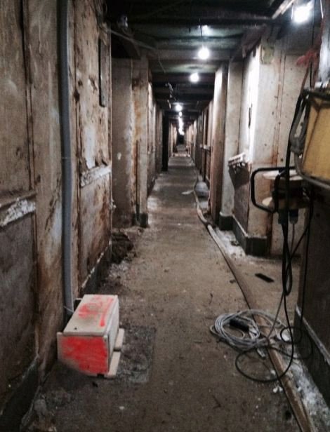 Ανατριχιαστικές φωτογραφίες από το εσωτερικό του Costa Concordia -Το άθικτο πιάνο, το ρημαγμένο μπαρ και τα γεμάτα λάσπη δωμάτια [εικόνες&βίντεο] | iefimerida.gr 3