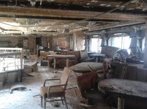 Ανατριχιαστικές φωτογραφίες από το εσωτερικό του Costa Concordia -Το άθικτο πιάνο, το ρημαγμένο μπαρ και τα γεμάτα λάσπη δωμάτια [εικόνες&βίντεο] | iefimerida.gr 7