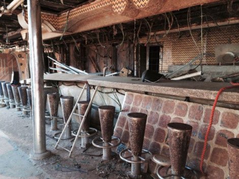 Ανατριχιαστικές φωτογραφίες από το εσωτερικό του Costa Concordia -Το άθικτο πιάνο, το ρημαγμένο μπαρ και τα γεμάτα λάσπη δωμάτια [εικόνες&βίντεο] | iefimerida.gr 0