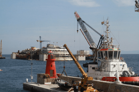 Ξεκίνησε η ανέλκυση του Costa Concordia: Θα το πάνε ως τη Γένοβα για να το κομματιάσουν[εικόνες] | iefimerida.gr 8