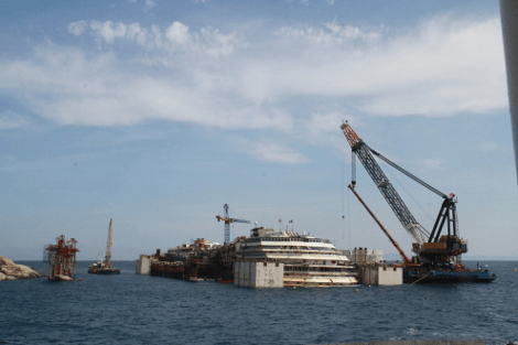 Ξεκίνησε η ανέλκυση του Costa Concordia: Θα το πάνε ως τη Γένοβα για να το κομματιάσουν[εικόνες] | iefimerida.gr 6