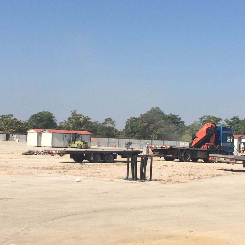 Μπήκαν τα κοντέινερ στον Ελαιώνα -Θέμα χρόνου να φύγουν από το Πεδίον του Άρεως οι μετανάστες [εικόνες] | iefimerida.gr 1