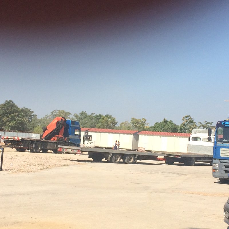 Μπήκαν τα κοντέινερ στον Ελαιώνα -Θέμα χρόνου να φύγουν από το Πεδίον του Άρεως οι μετανάστες [εικόνες] | iefimerida.gr 3