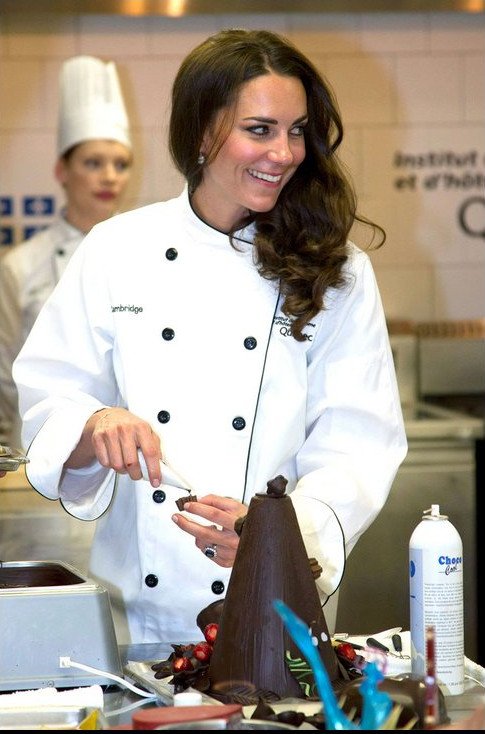 Οταν η Μέριλιν Μονρόε και η Σοφία Λόρεν έπιασαν την κουτάλα -Διάσημοι στην κουζίνα [εικόνες] | iefimerida.gr 3