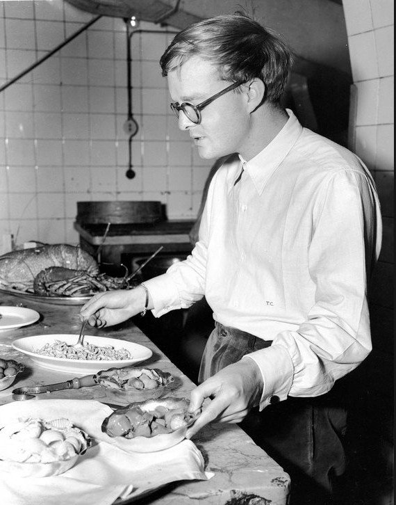 Οταν η Μέριλιν Μονρόε και η Σοφία Λόρεν έπιασαν την κουτάλα -Διάσημοι στην κουζίνα [εικόνες] | iefimerida.gr 4