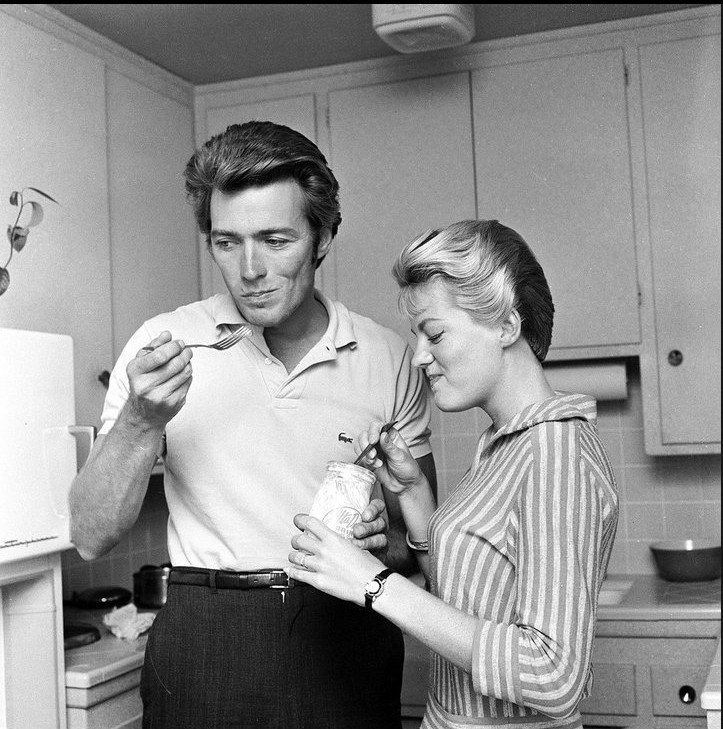 Οταν η Μέριλιν Μονρόε και η Σοφία Λόρεν έπιασαν την κουτάλα -Διάσημοι στην κουζίνα [εικόνες] | iefimerida.gr 5