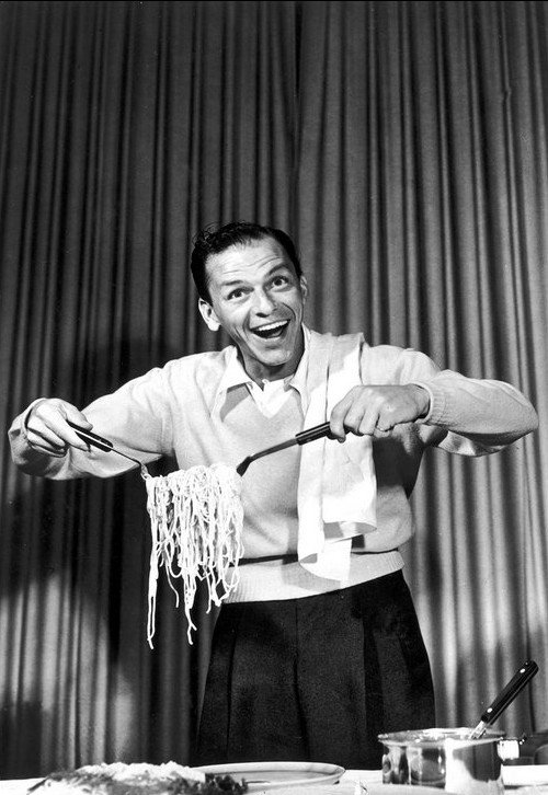 Οταν η Μέριλιν Μονρόε και η Σοφία Λόρεν έπιασαν την κουτάλα -Διάσημοι στην κουζίνα [εικόνες] | iefimerida.gr 8