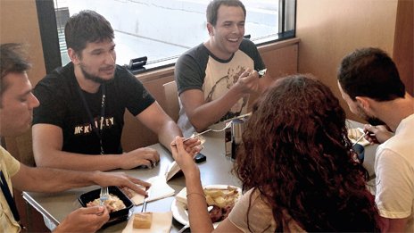 Το BBC βρήκε στην Ελλάδα σπιτικό φαγητό με ένα κλικ-Πεινάς; μπες στο Cookisto, δες τις μαγειρεύει ο γείτονας και παρήγγειλέ το [εικόνες] | iefimerida.gr 0