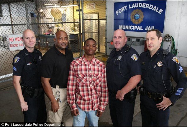 Νεαρός κακοποιός σώζει από σίγουρο θάνατο τον αστυνομικό που τον συνέλαβε [εικόνες και βίντεο] | iefimerida.gr 5