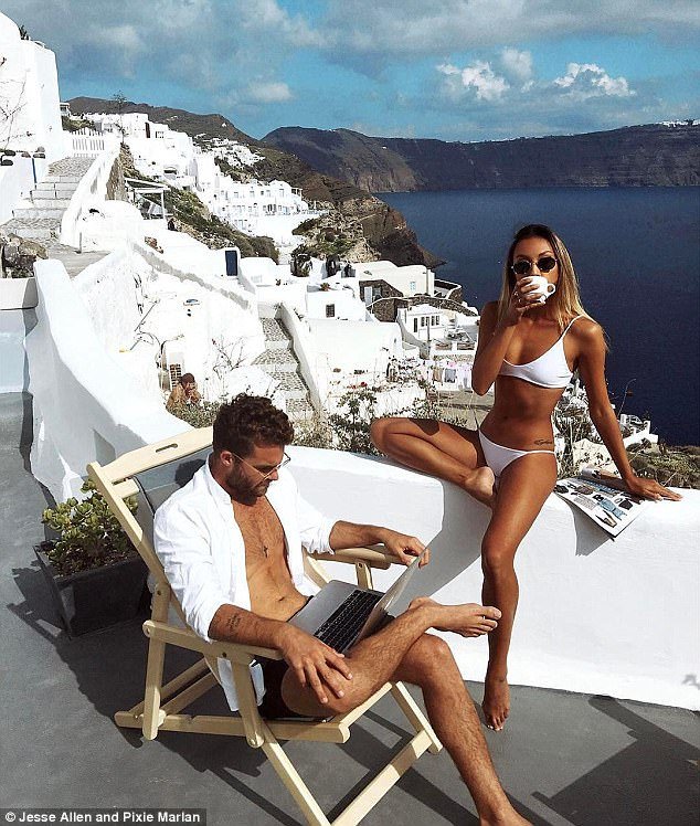 Αυτό το ζευγάρι παράτησε το μόντελινγκ για να γυρίσει τον κόσμο -Μοναδικά καρέ από Σαντορίνη και Μαλδίβες [εικόνες] | iefimerida.gr 3