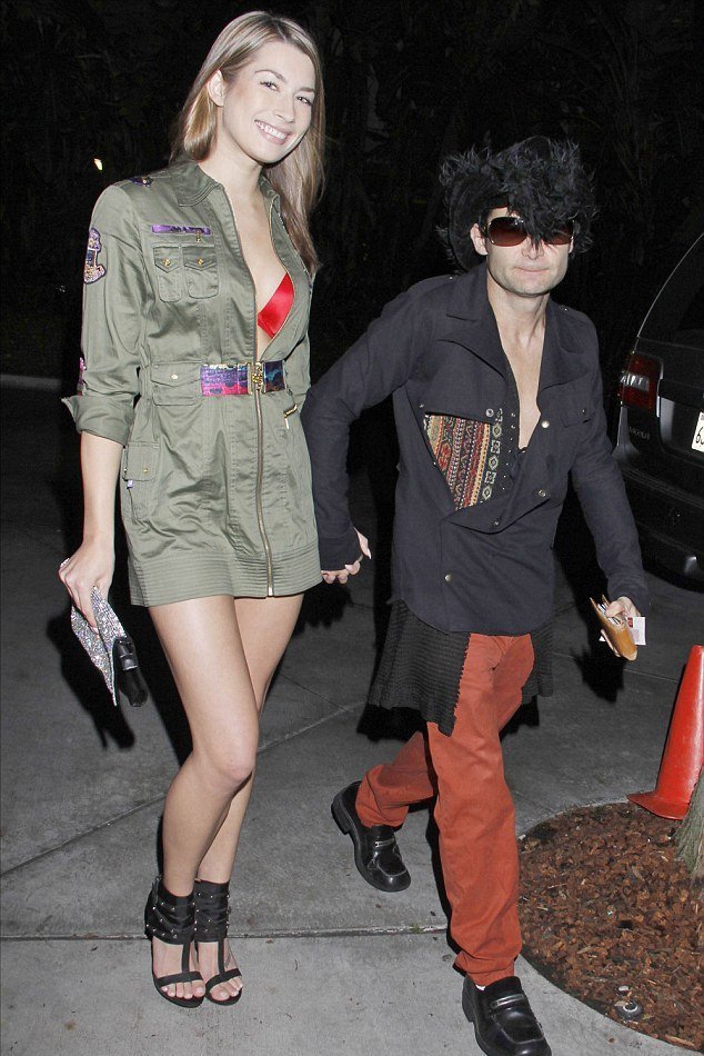 Η ξανθιά που «έκλεψε» την παράσταση από τους Aerosmith και τον Τζόνι Ντεπ [εικόνες]  | iefimerida.gr 0