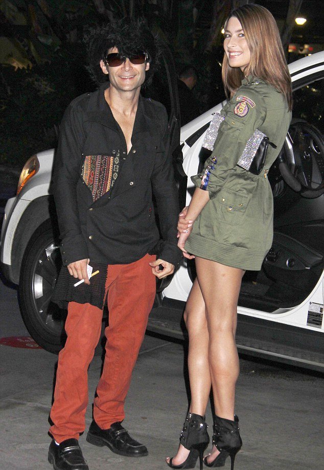 Η ξανθιά που «έκλεψε» την παράσταση από τους Aerosmith και τον Τζόνι Ντεπ [εικόνες]  | iefimerida.gr 1