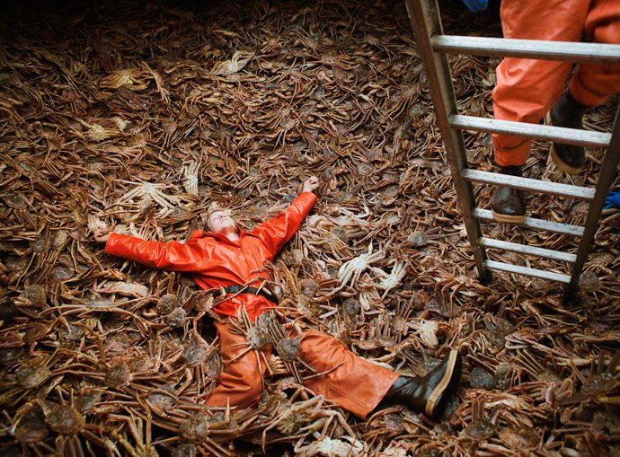 Αυτοί οι άντρες κάνουν την πιο παράλογα επικίνδυνη δουλειά στον κόσμο -Ιδού γιατί [εικόνες] | iefimerida.gr 9