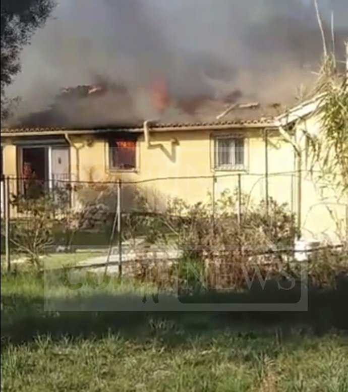 Τραγωδία στην Κέρκυρα: 65χρονη ανασύρθηκε νεκρή από το φλεγόμενο σπίτι της [εικόνες & βίντεο] | iefimerida.gr 0