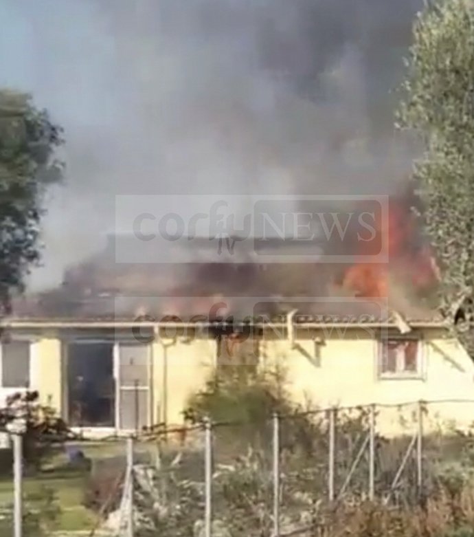 Τραγωδία στην Κέρκυρα: 65χρονη ανασύρθηκε νεκρή από το φλεγόμενο σπίτι της [εικόνες & βίντεο] | iefimerida.gr 1