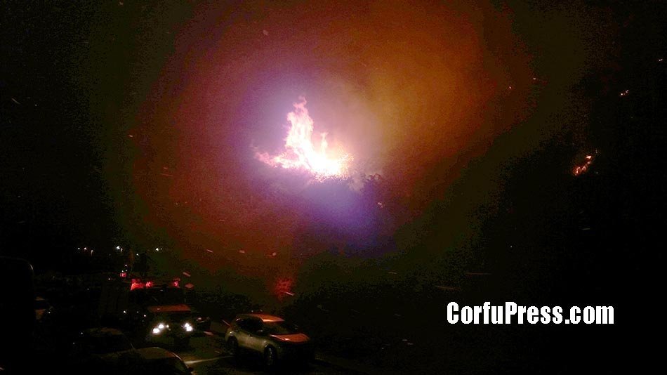 Δήμαρχος Κέρκυρας: Εμπρησμός η φωτιά στο Φρούριο [εικόνες] | iefimerida.gr 2