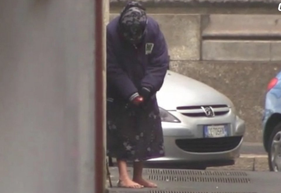 Βίντεο-ντοκουμέντο: Τα κόλπα των ζητιάνων για να εξαπατούν αφελείς [εικόνες & βίντεο] | iefimerida.gr 0