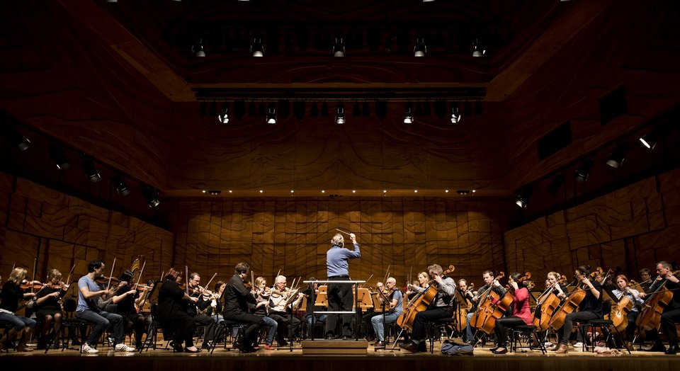 Στην Ελλάδα η απίθανη ορχήστρα της Αυστραλίας που αποτελείται μόνο από γιατρούς [βίντεο] | iefimerida.gr 1