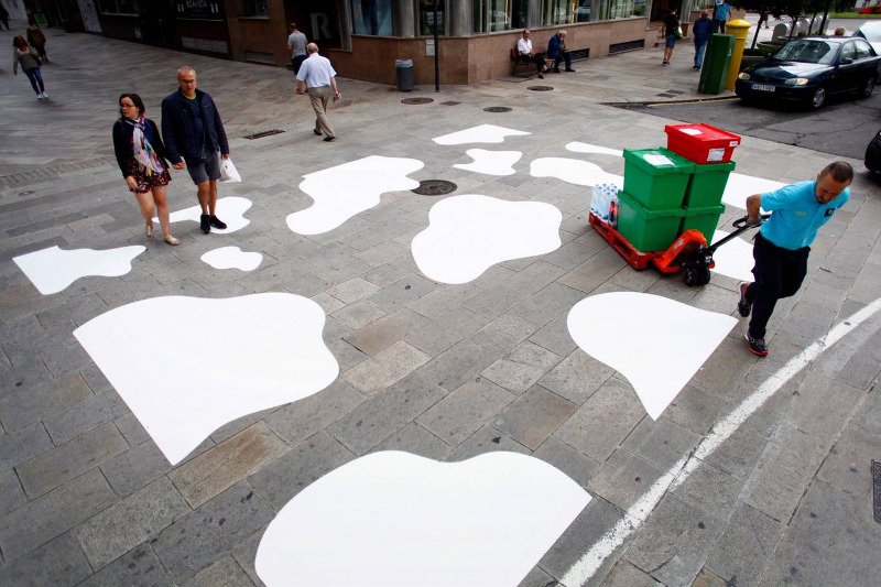Αυτές οι διαβάσεις πεζών διαφέρουν από τις άλλες – Θυμίζουν κηλίδες αγελάδων [εικόνες]  | iefimerida.gr 0